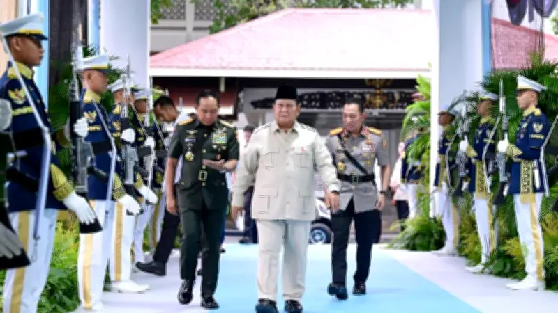 Seskab Teddy Ungkap Arahan Prabowo: TNI-Polri Harus Jaga SDA dan Tegakkan Hukum
