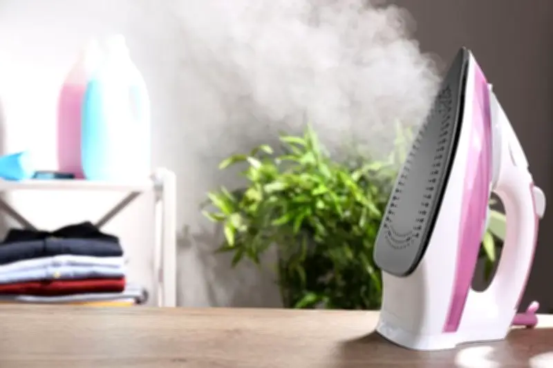 Setrika vs Steamer: Pilih Mana untuk Jenis Kain yang Berbeda?