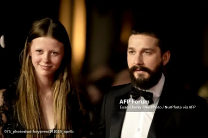 Shia LaBeouf dan Mia Goth Diam-diam Pisah Setelah Satu Dekade Menikah