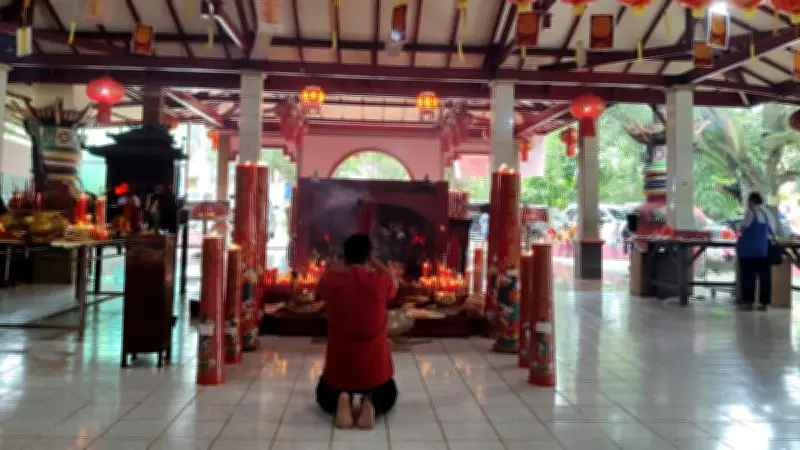 Suasana Imlek di Vihara Gayatri Depok: Doa Damai dan Tawa Anak-Anak Bergema