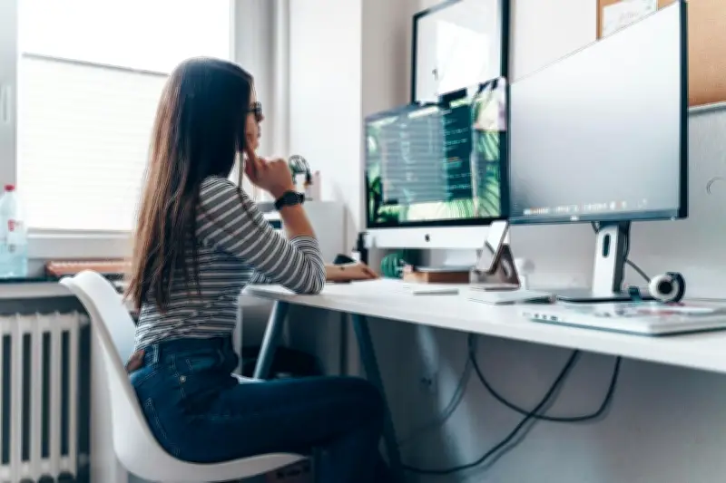 Survei Ungkap 38 Persen Gen Z Merasa Paling Kesepian di Tempat Kerja