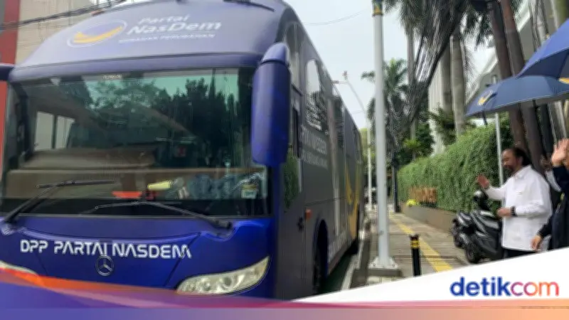 Surya Paloh Resmi Lepas Tim Safari Ramadan NasDem untuk Konsolidasi