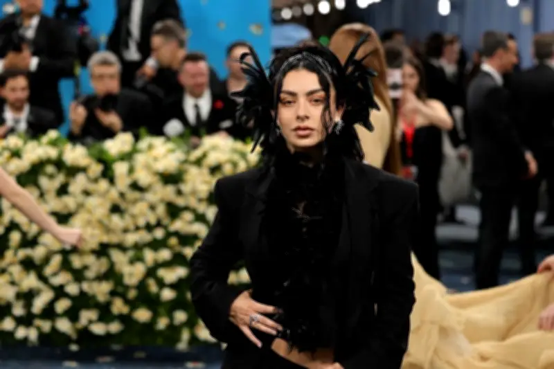 Takashi Miike Garap Film Horor Baru, Charli XCX dan Milly Alcock Bintangi