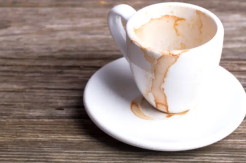 Tips Ampuh Hilangkan Noda Kopi dan Teh Membandel di Mug