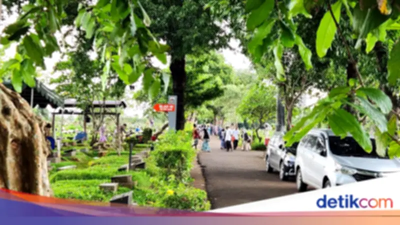 TPU Karet Bivak Jakpus Ramai Peziarah Jelang Ramadan, Tradisi Keluarga Terus Dilestarikan