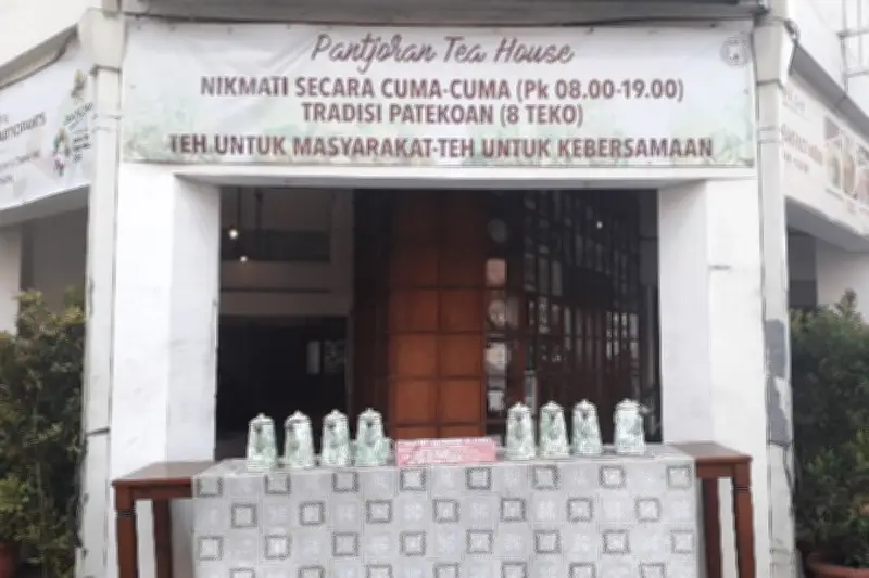 Tradisi Patekoan di Glodok: Teh Gratis Warisan Kedermawanan Kapitan Gan Djie