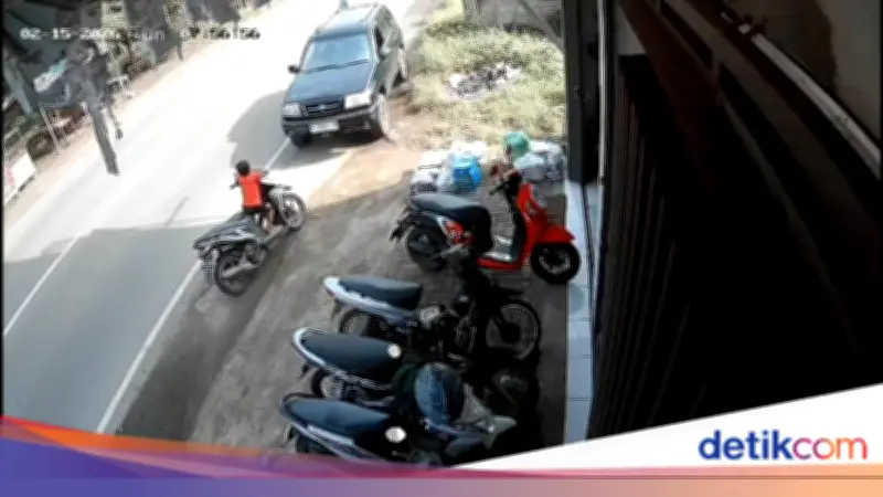 Tragis! Bocah 7 Tahun di Pasuruan Tewas Ditabrak Mobil Saat Duduk di Motor