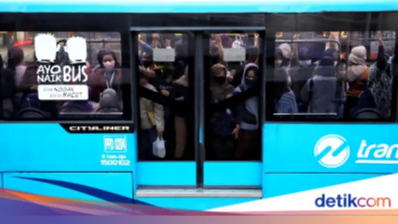 TransJakarta Uji Publik Usulan Kenaikan Tarif di Jam Sibuk