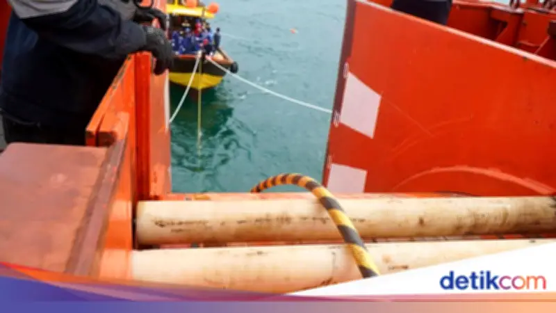 Triasmitra Gelar Kabel Laut Rising 8, Kapasitas Internet RI Capai 400 Tbps