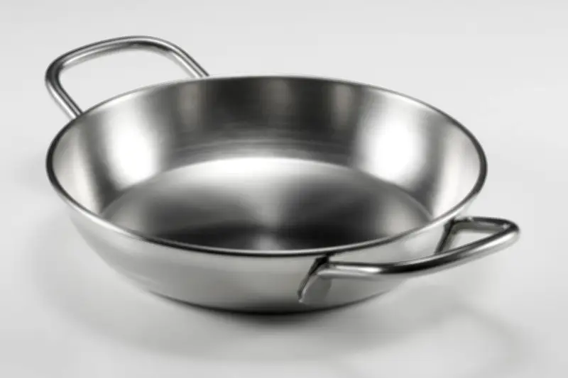 Trik Air Sederhana Ubah Wajan Stainless Steel Jadi Antilengket