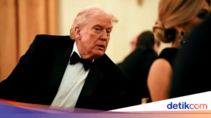 Trump Heran Iran Tak Kunjung Menyerah Meski Dikepung Kekuatan Militer AS