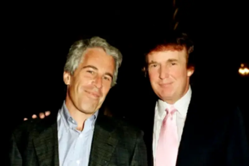 Trump Tuding Penyebutan Namanya di Kasus Epstein Sebagai Konspirasi Politik