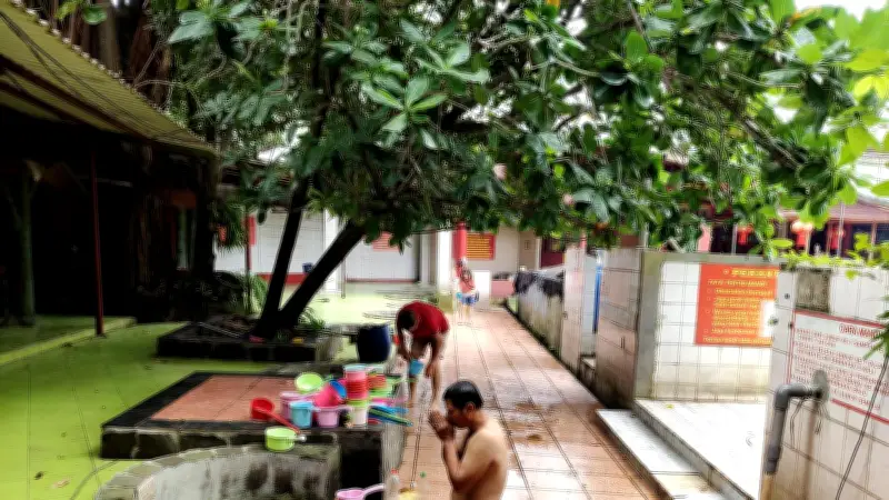Tujuh Sumur Vihara Gayatri Depok: Ritual Pembersihan Diri yang Inklusif untuk Semua Umat