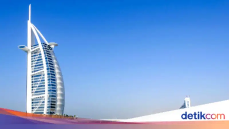 UEA Cegat Ratusan Drone Iran, Puing Sempat Picu Kebakaran di Hotel Mewah Dubai