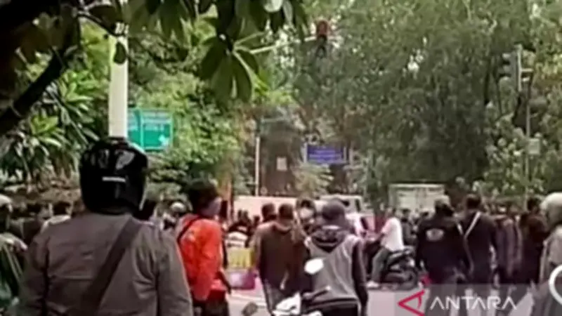 Video Viral Debt Collector di Tangerang Diduga Tusuk Pengendara Mobil