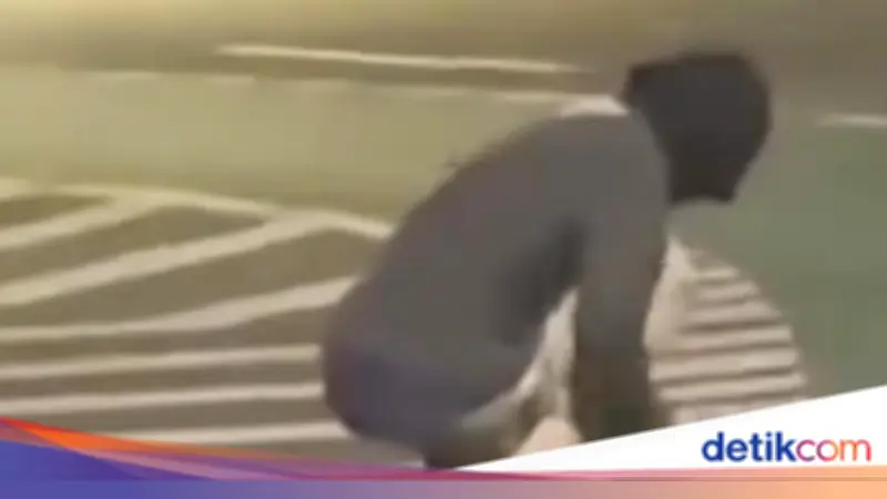 Viral Video Bertopeng Bongkar 'Mata Kucing' di Cawang, Polisi Buru Pelaku