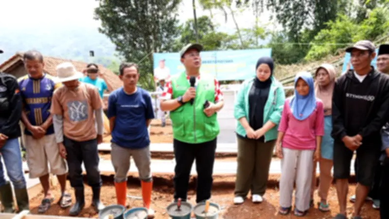 Wakil Ketua DPR Resmikan 8 Rumah Relokasi untuk Korban Longsor di Arjasari Bandung
