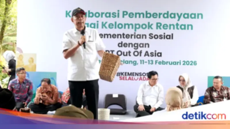 Wamensos Dorong Warga Borobudur Mandiri Lewat Anyaman Eceng Gondok