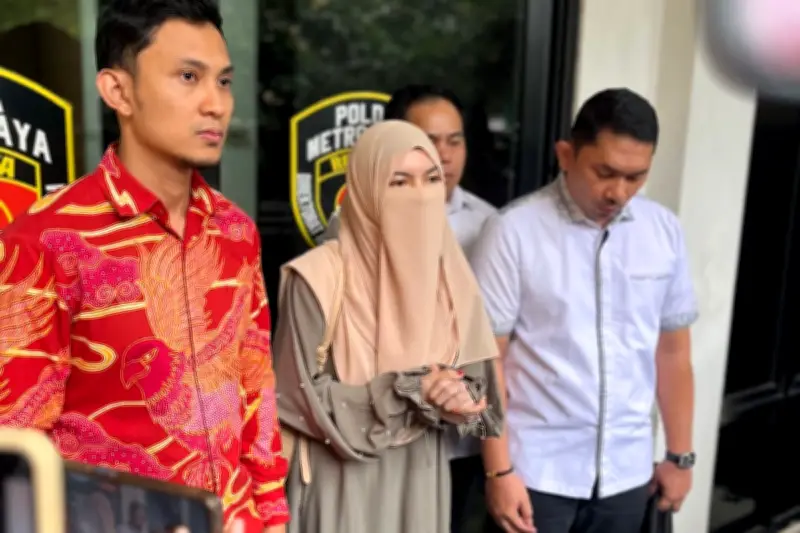 Wardatina Mawa Selesai Diperiksa 4,5 Jam, Dihadapi 27 Pertanyaan Soal Dugaan Perzinaan