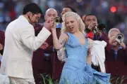 Bad Bunny Bawa Pesan Puerto Rico dan Persatuan di Super Bowl Halftime Show