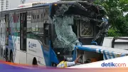 Dua Bus Transjakarta Tabrakan di Koridor 13 Cipulir, Penumpang Dievakuasi