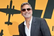 George Clooney Rendah Hati Saat Berdampingan dengan Park Bo Gum yang Lebih Muda