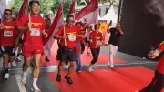 Hasto Kristiyanto Tuntaskan Lari 10K Soekarno Run 2026 dengan Kibarkan Bendera Merah Putih