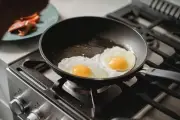 Jenis Makanan yang Cocok dan Tidak untuk Wajan Antilengket