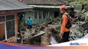 Longsor di Puncak Bogor Timpa 3 Rumah, 12 Keluarga Mengungsi Akibat Hujan Deras