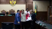 Nadiem Makarim di Sidang: Jangan Putus Asa, Indonesia Butuh Generasi Muda Terbaik