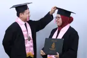 Pasangan Dosen Raih Gelar Doktor Bersamaan di UIN Walisongo Semarang