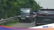 Pikap Nekat Lawan Arah di Rest Area Tol Jagorawi, Polisi Turun Tangan