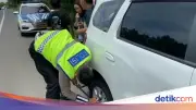 Polantas dan Jasa Marga Bantu Pengemudi Pecah Ban di Tol Cipularang, Kakorlantas Apresiasi
