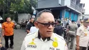 Satpol PP DKI Tertibkan Pedagang Takjil dan Parkir Liar di Trotoar Selama Ramadan