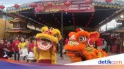 Semarak Imlek 2577: Barongsai dan Tradisi Lepas Burung Warnai Perayaan di Palembang