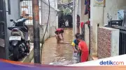Warga Cipulir Tak Sempat Sahur Akibat Banjir Dadakan, Fokus Selamatkan Harta Benda