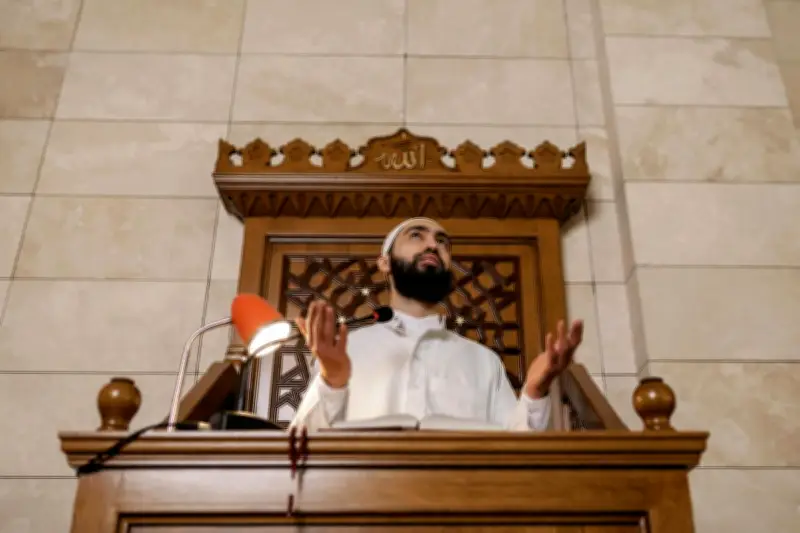 15 Teks Khutbah Idul Fitri 2026 Bahasa Indonesia, Durasi 7 Menit Menyentuh Hati