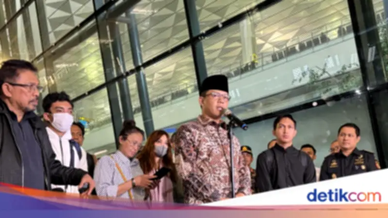 22 WNI Dievakuasi dari Iran Tiba di Soetta, Diterima Langsung Menlu Sugiono