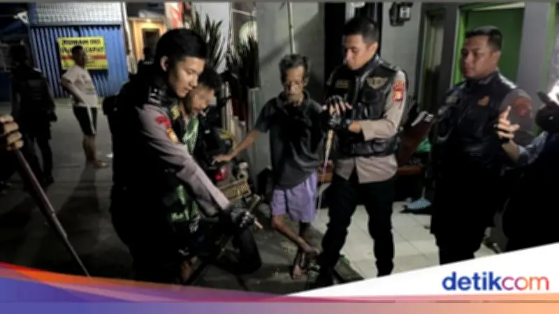 4 Pemuda Hendak Tawuran di Jaktim Ditangkap, 12 Senjata Tajam Disita