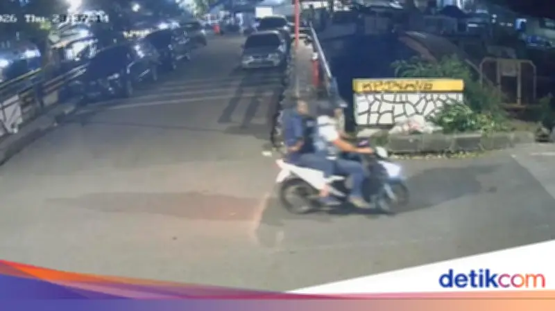Aktivis KontraS Disiram Air Keras di Jakpus, Detik-detik Mencekam Terekam CCTV