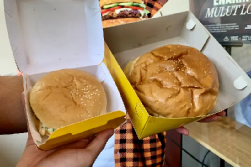 Aldi Taher Kebanjiran Pesanan, Aldi's Burger Ludes 600 Burger Sehari