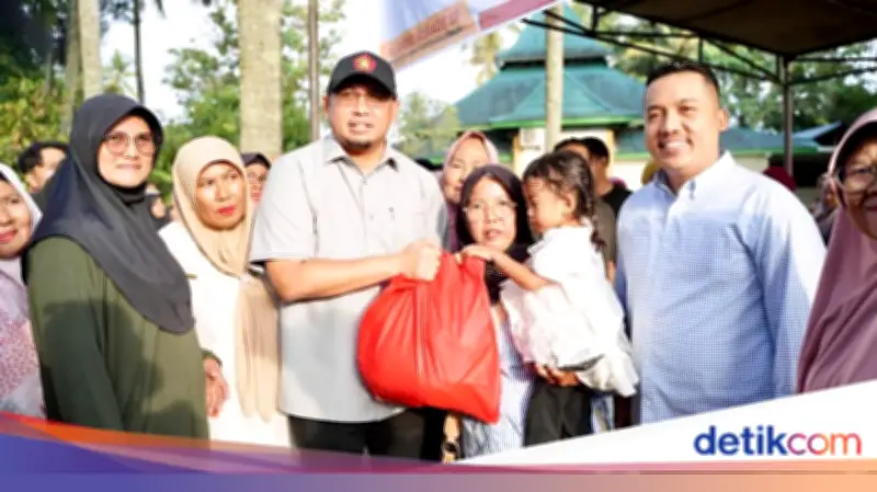 Andre Rosiade Bagikan antuan dan Paparkan Progres Pembangunan di Sumbar