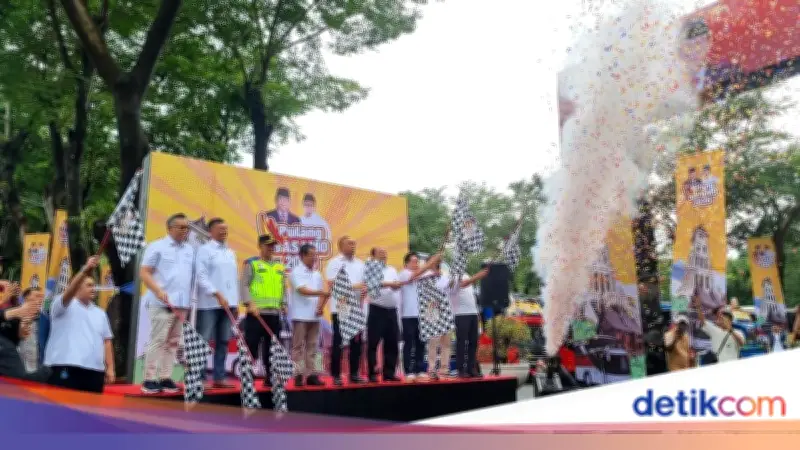 Andre Rosiade Lepas 100 Bus Pemudik 'Pulang Basamo 2026' Gelombang Pertama