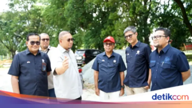 Andre Rosiade Tinjau Fasilitas PT Semen Padang, Fokus Perbaikan GOR dan Perumahan Dinas