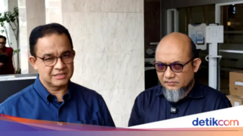 Anies Baswedan Kunjungi Aktivis KontraS Korban Penyiraman Air Keras di RSCM
