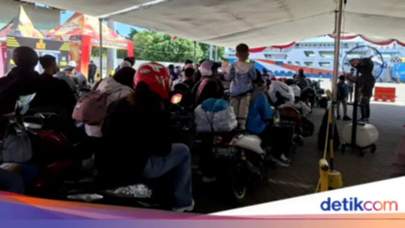 Antrean Pemudik Motor Dominasi Pelabuhan Ciwandan, Pelat B dari Jabodetabek Mendominasi