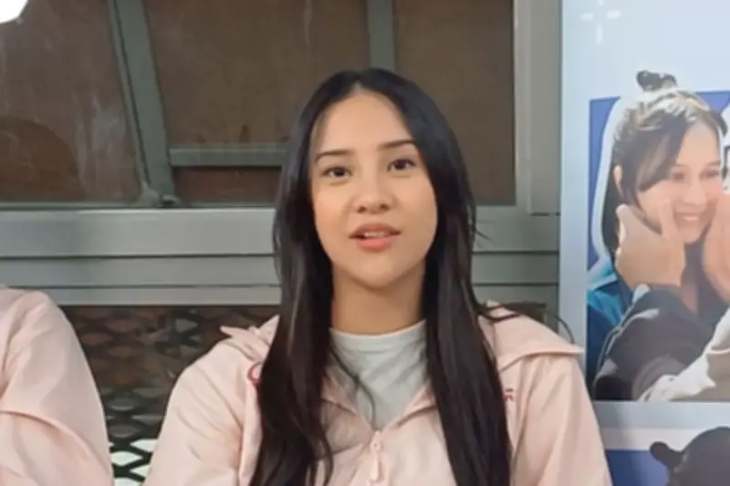 Anya Geraldine Rekam Langit Pesawat Saat Vidi Aldiano Meninggal Dunia
