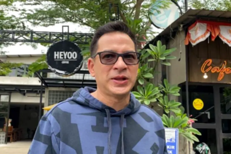 Ari Wibowo Bantah Video AI yang Sebut Dirinya Menikah Lagi dengan Clara Oktavia