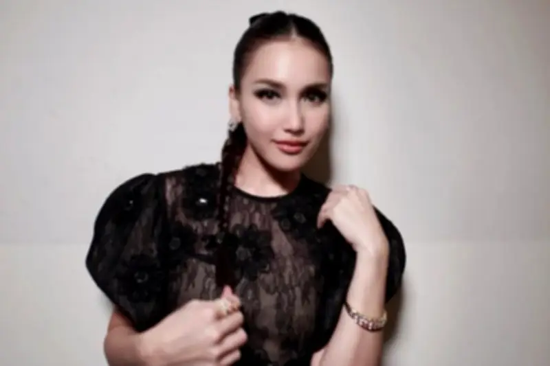 Ayu Ting Ting Ungkap Menu Buka Puasa Favorit: Ayam Bakar Bumbu Rujak