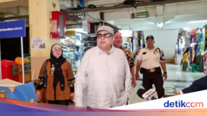 Babeh Haikal Sidak Pasar Kramat Jati, Dorong Pedagang Miliki Sertifikasi Halal